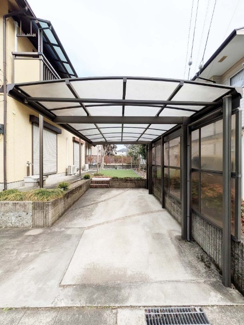 駐車場　カーポートは無償貸与