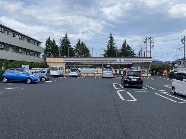 コンビニ　セブンイレブン（コンビニ）まで427m