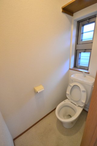 トイレ　※同建物別部屋参考写真です。