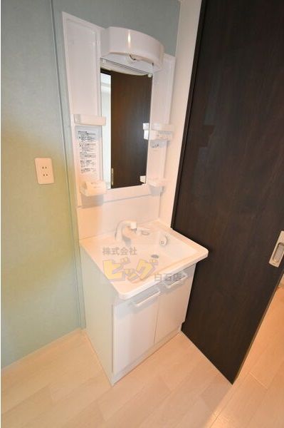 洗面設備　人気の設備シャンプードレッサーを完備しています♪