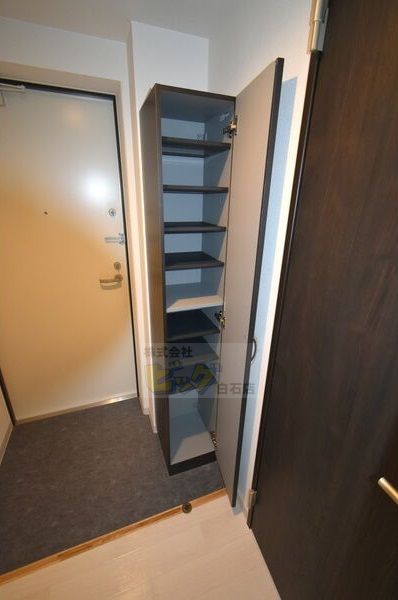 玄関　シューズボックスの収納力たっぷりの玄関です♪