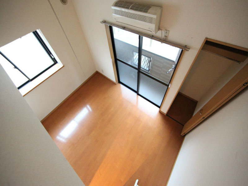 バルコニー　洋室6.4帖　ロフト6帖（収納としても寝室としても使えます）