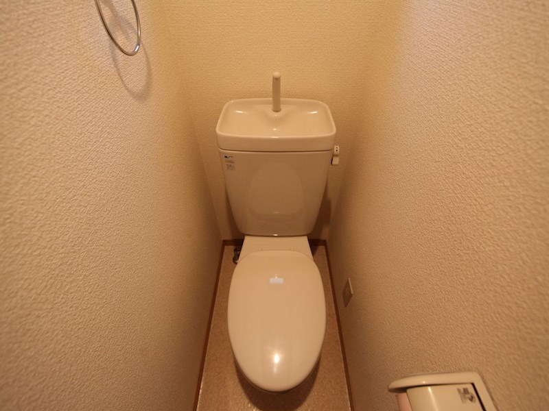 トイレ　トイレ（お風呂トイレ別）　窓付（換気良好）