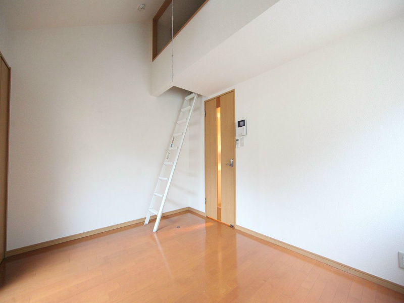 居室・リビング　洋室6.4帖　ロフト6帖（収納としても寝室としても使えます）