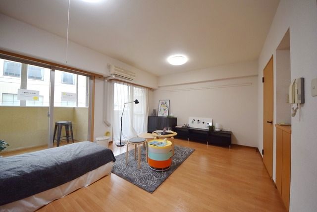 居室・リビング　広々１２.２帖の洋室です