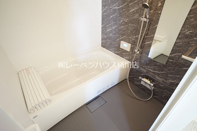 バス・シャワールーム　レーベンハウス桶川店へ　048-787-5511