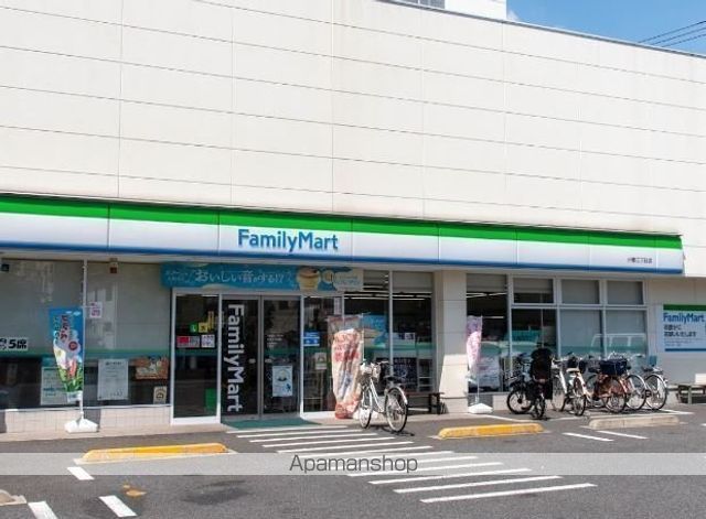 コンビニ　ファミリーマート（コンビニ）まで195m