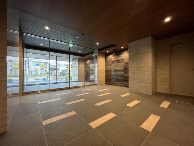 ロビー　オートロック