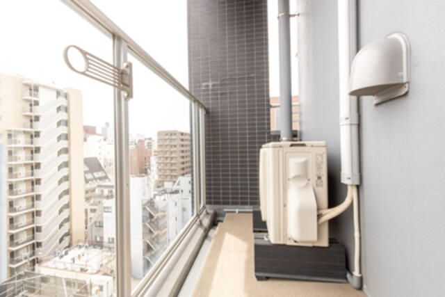 バルコニー　暖かな日差しのふりそそぐバルコニー