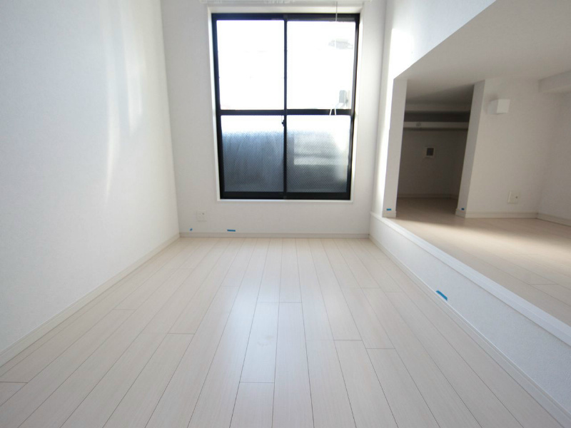 バルコニー　洋室5帖　アンダーロフト5帖（収納でも部屋でも使えます）