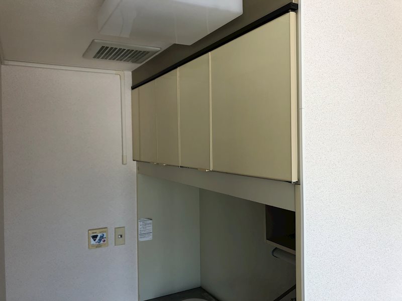 収納　キッチン吊戸棚