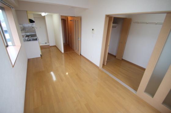 居室・リビング　※他号室の写真です