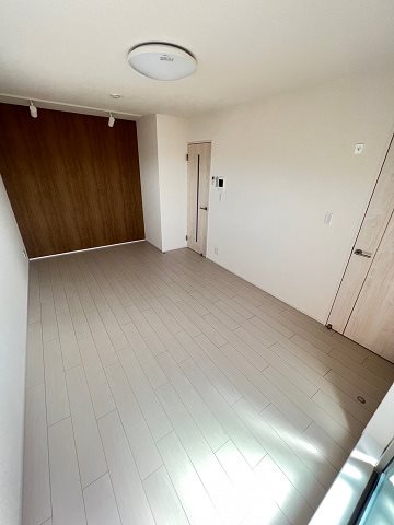 その他部屋・スペース　開放的な寝室です