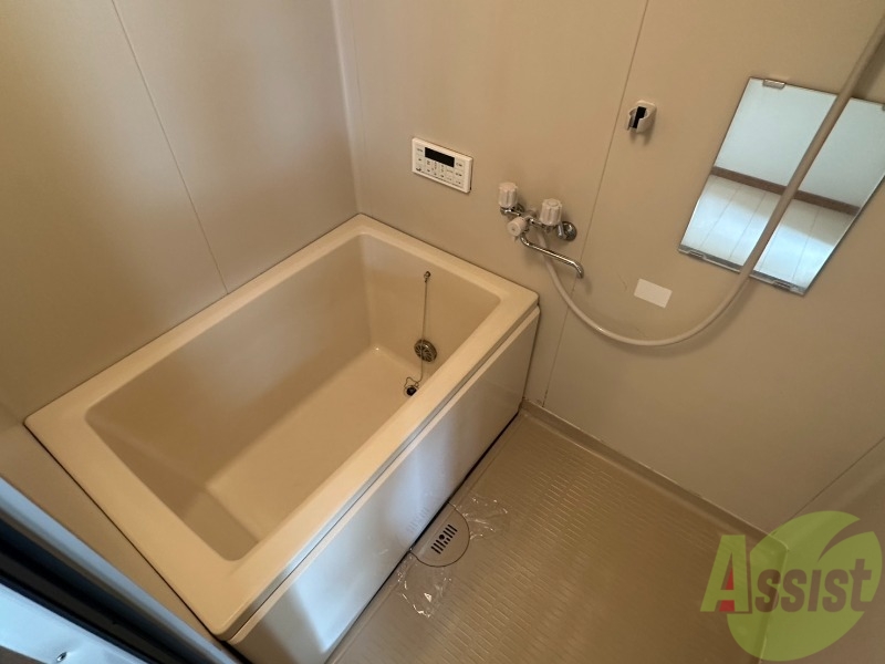 バス・シャワールーム　浴室は広めなのでゆったり落ち着けそうですね。