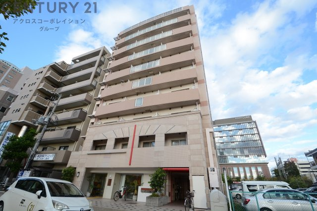 建物外観　オートロックで外部の人間が簡単に出入りできないため安心です。