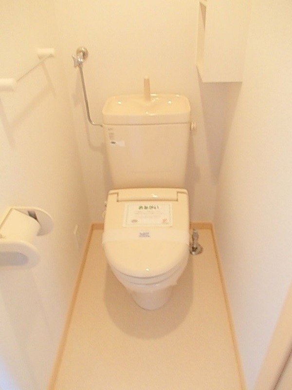 トイレ　ウォシュレット付きで快適な環境です♪