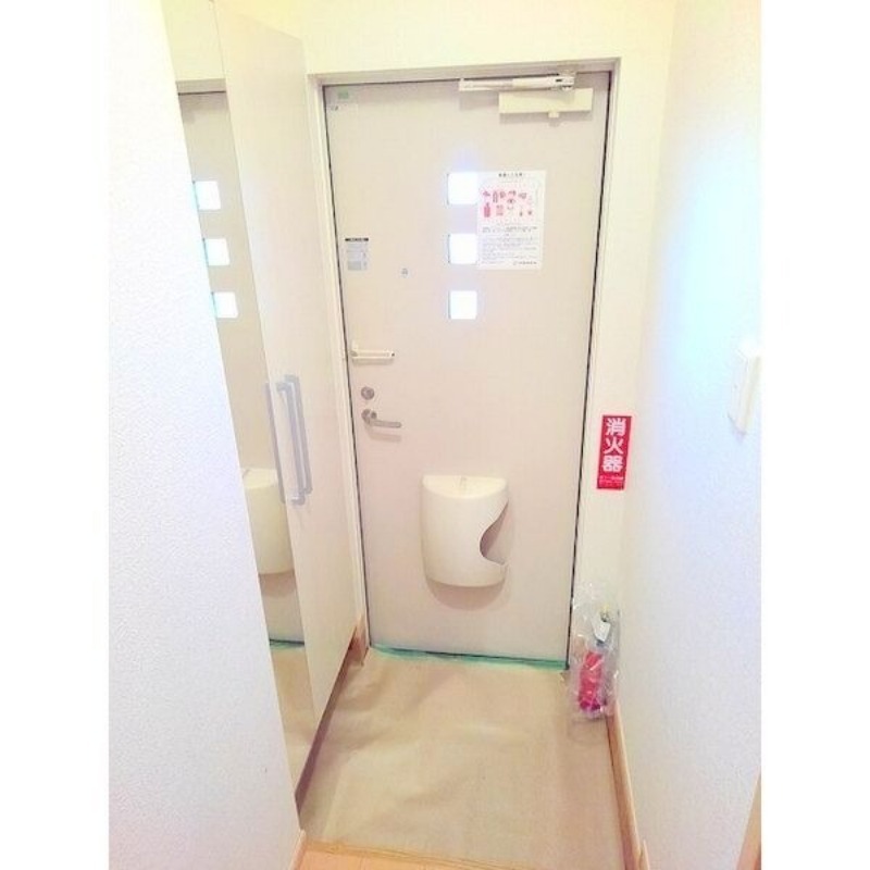 玄関　玄関スペース、シューズボックス付きです♪