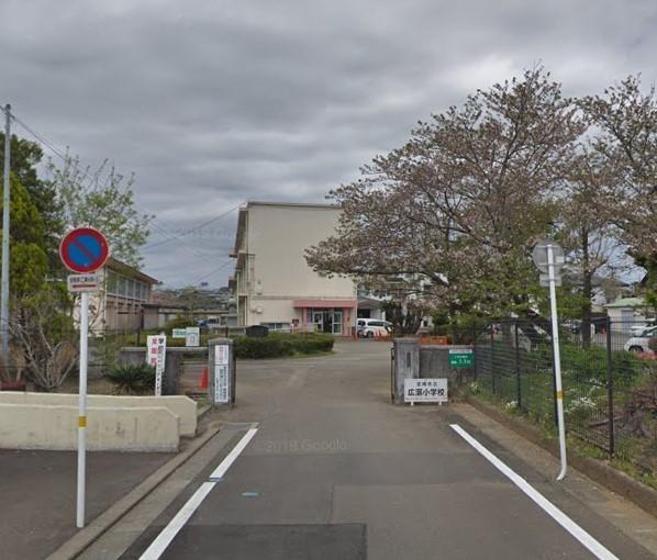 小学校　宮崎市立広瀬小学校（小学校）まで589m