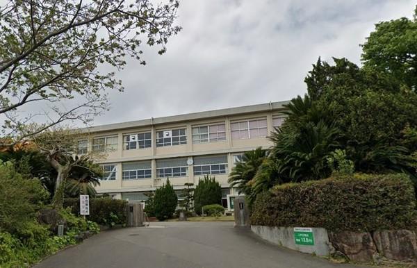 中学校　宮崎市立広瀬中学校（中学校）まで1054m