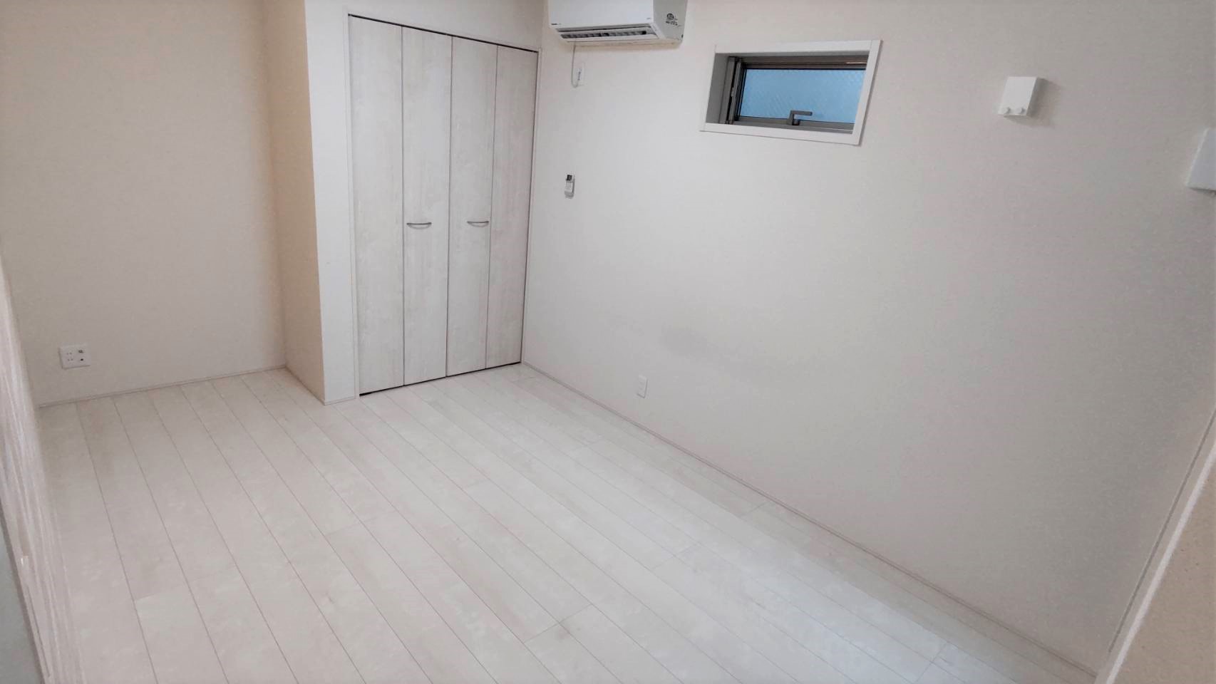 居室・リビング　エアコン付きなので年中快適です