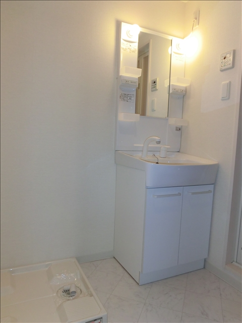 洗面設備　シャンプードレッサー・洗濯機置場です☆