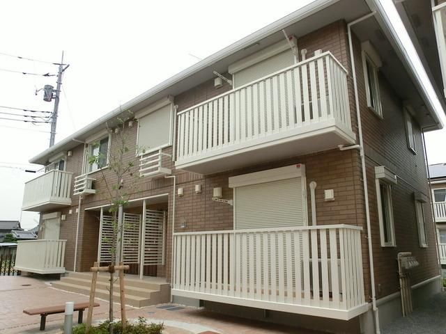 建物外観　スーパーや公園近くにありファミリーにおすすめな環境です