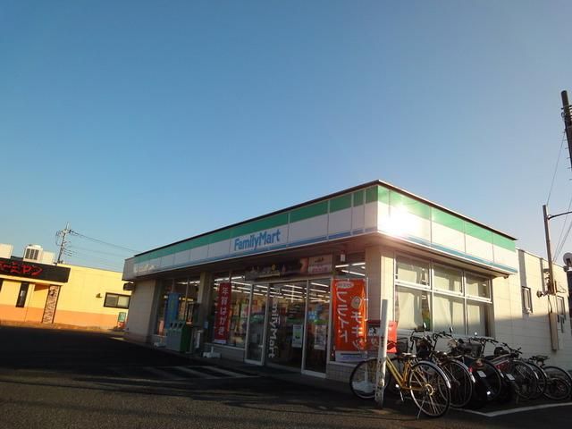 コンビニ　ファミリーマート（コンビニ）まで300m