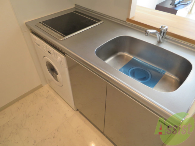 キッチン　キッチンはスペースが広く、料理がしやすそうです。