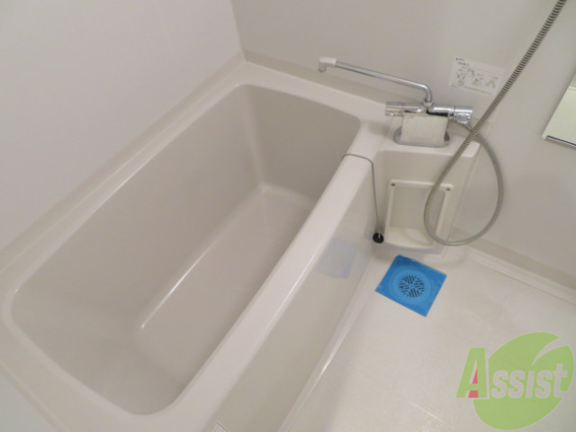 バス・シャワールーム　お風呂はシンプルで、使いが手が良さそうですね。