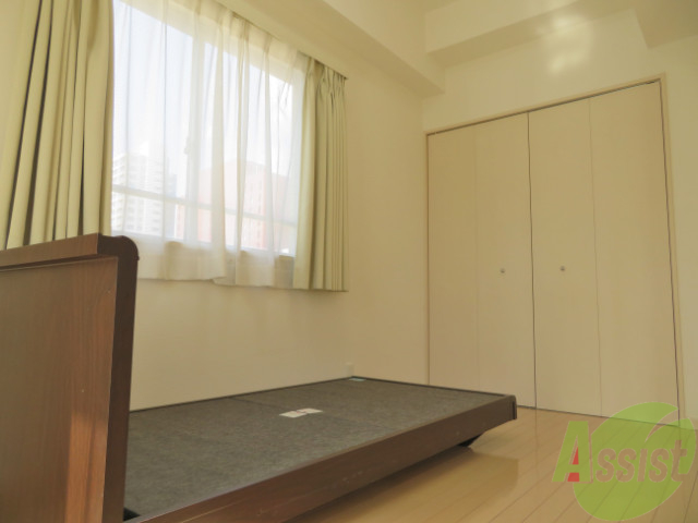 その他部屋・スペース　寝室はベッドを置くとこんな感じです。まだ余裕があります。