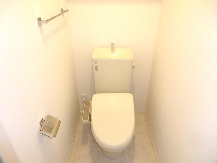 トイレ　温水洗浄暖房便座