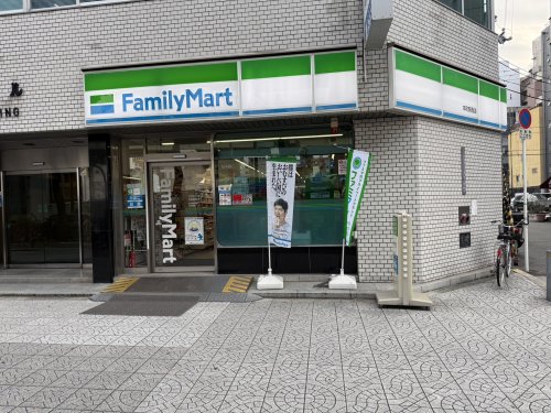 コンビニ　ファミリーマート 本町駅西店（コンビニ）まで77m