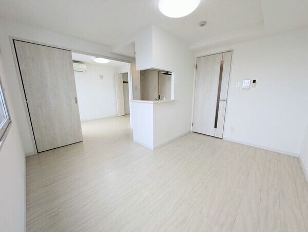 居室・リビング　明るい居間で気持ちまで明るくなりますね！