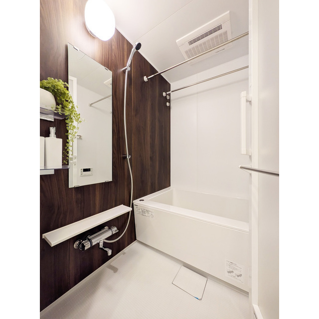 バス・シャワールーム　落ち着いた空間のお風呂です