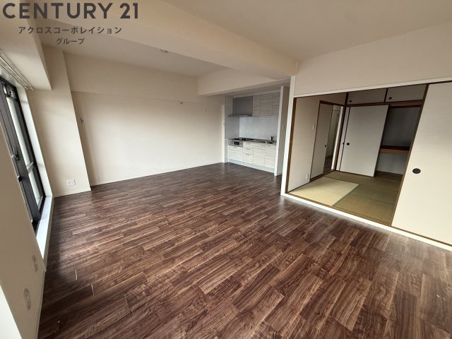 居室・リビング　16帖の広いLDK。