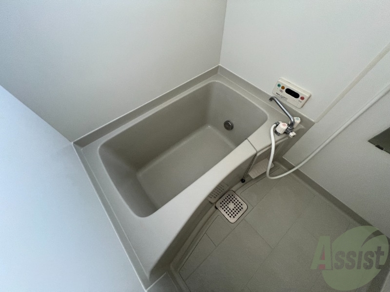 バス・シャワールーム　浴室は狭すぎず、シャワーも浴びやすそうです。