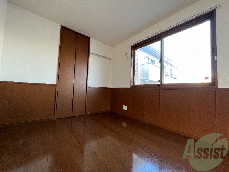 その他部屋・スペース　寝室になりそうな洋室です。シンプルで落ち着きますね。