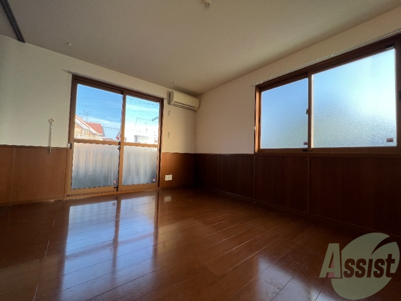 居室・リビング　広くてきれいなＬＤＫが広がっていて居心地が良さそうですね。