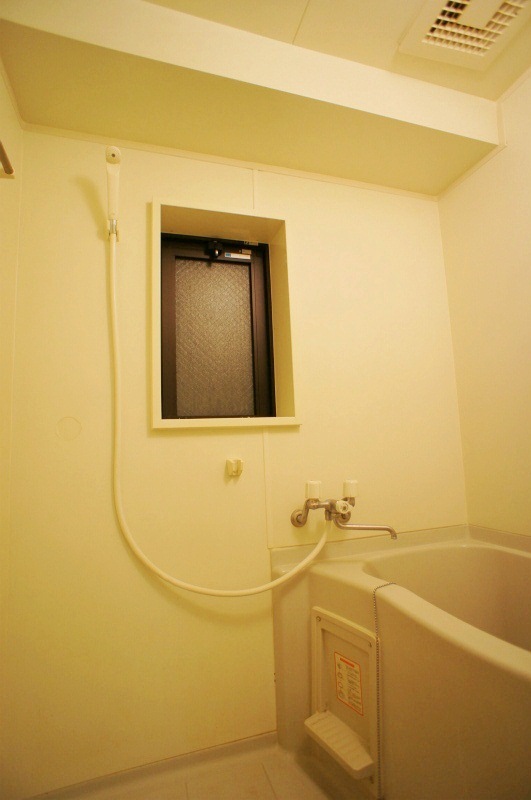 バス・シャワールーム　お風呂で日々の疲れを落としましょう