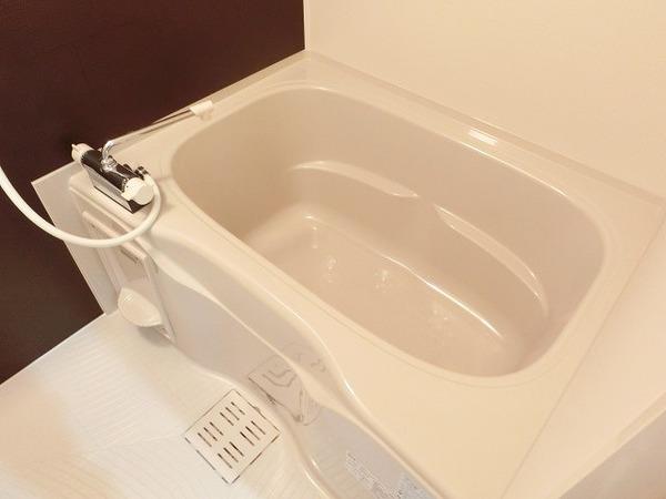 バス・シャワールーム　浴室乾燥機付きバス！