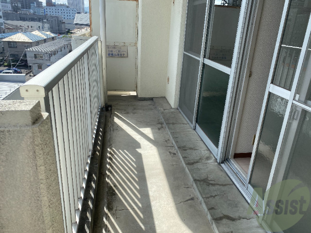 バルコニー　バルコニーは天気の良い日には洗濯物も良く乾きそうですね。