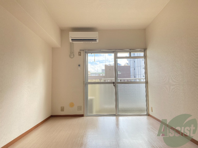 居室・リビング　かなり広めのリビングです。のびのびできますね。