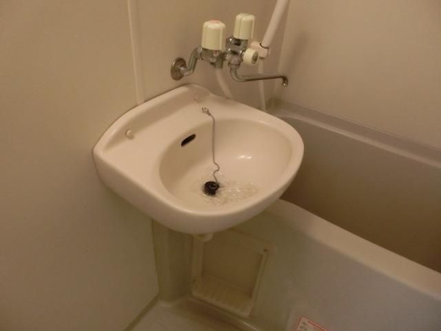 洗面設備　洗面台はお風呂と一緒です