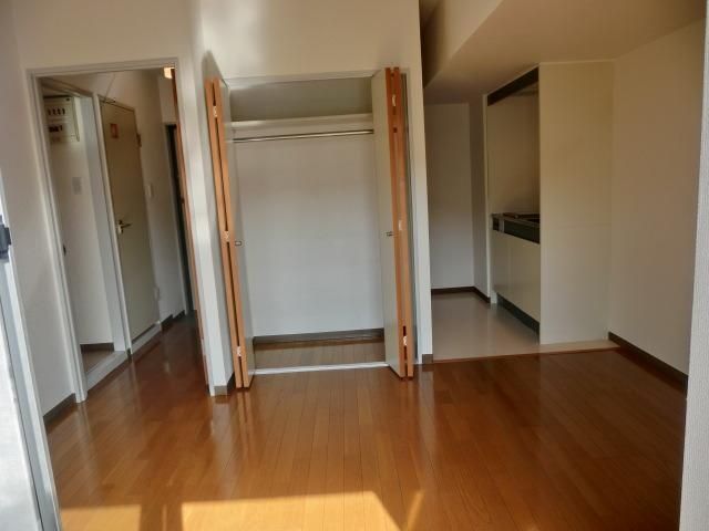 その他部屋・スペース　ゆったり７帖のお部屋でくつろげますね