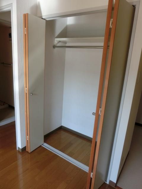 収納　コートもかけられますね