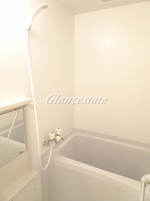 バス・シャワールーム　≪広々したバスルーム≫