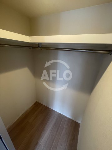 収納　コンフォリア新大阪宮原Q　クローゼット