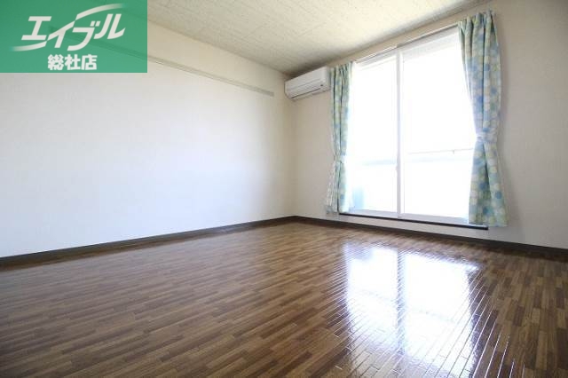 居室・リビング　南向きの明るいリビング