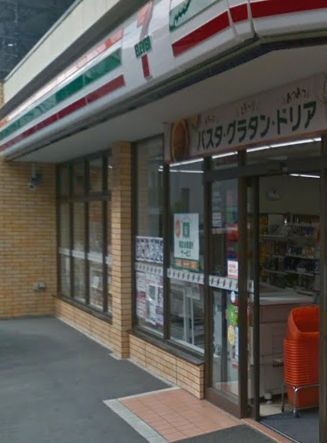 コンビニ　セブン-イレブン高田馬場３丁目中央店（コンビニ）まで615m