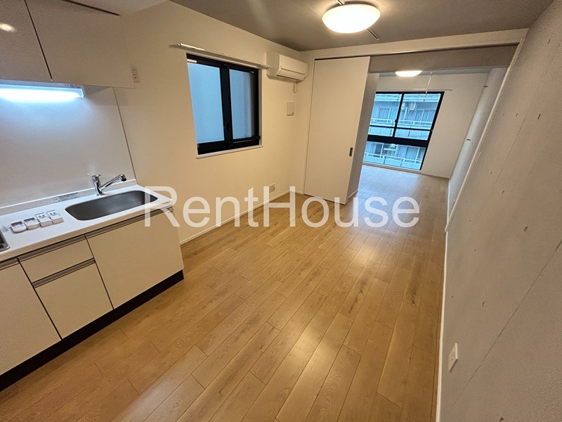 居室・リビング　別号室の参考写真となります